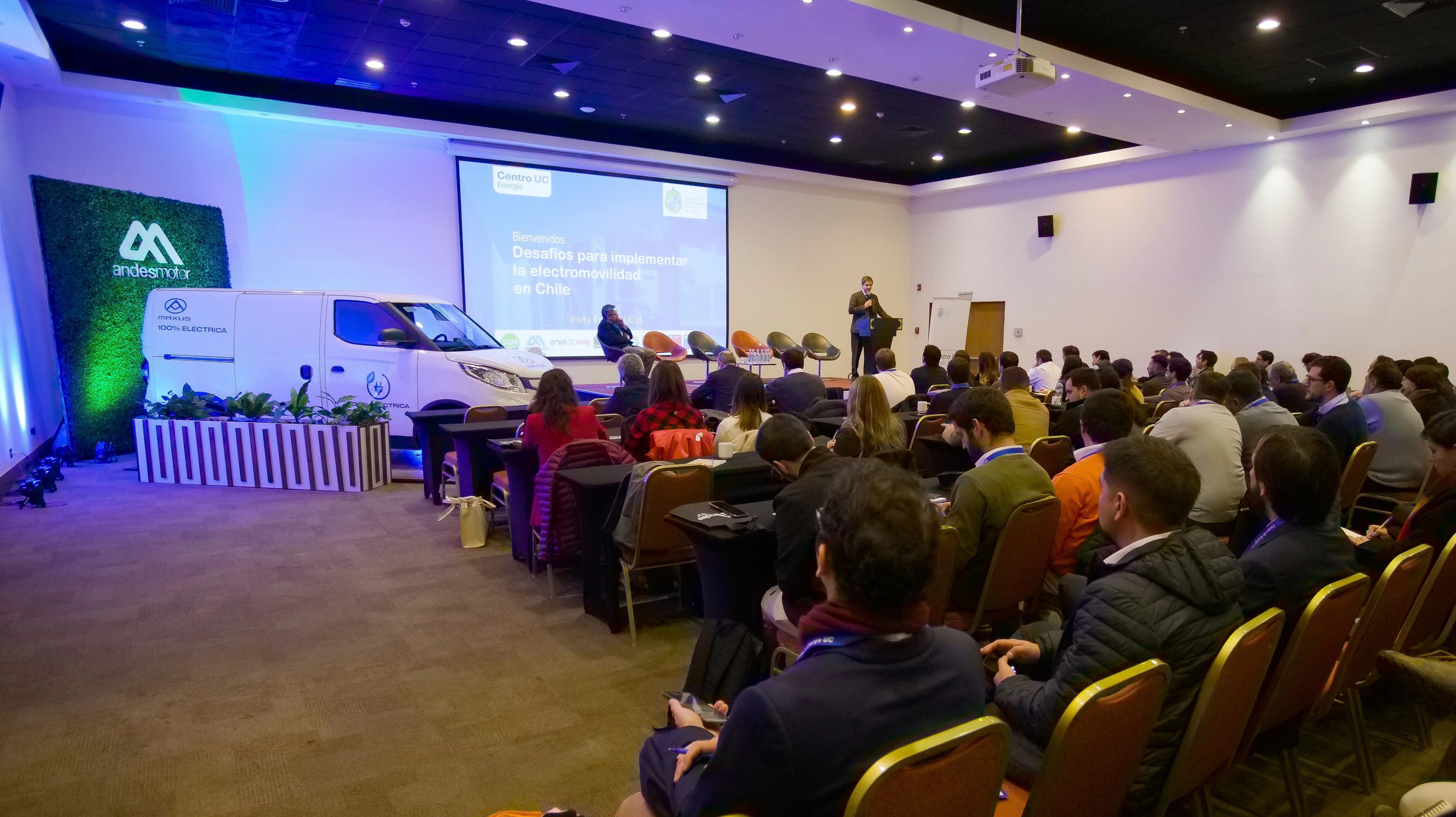 Seminario Electromovilidad UC: Andes Motor reafirma su objetivo de liderar la transición hacia una movilidad sostenible